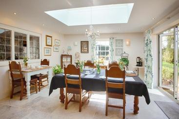 تختخواب و صبحانه The Lofts At Mill House Farm
