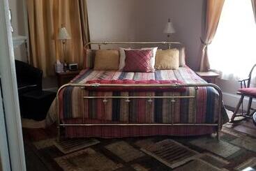 تختخواب و صبحانه The Peach House