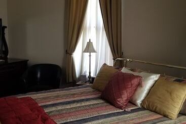 تختخواب و صبحانه The Peach House