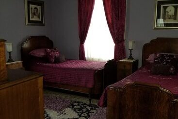 تختخواب و صبحانه The Peach House