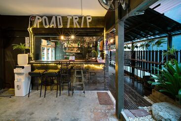 Eclipse Hostel And Bar
