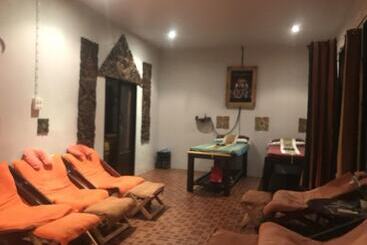 Eclipse Hostel And Bar