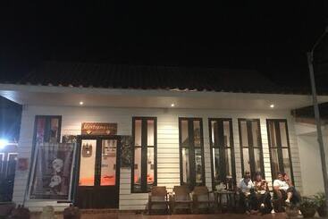 Eclipse Hostel And Bar