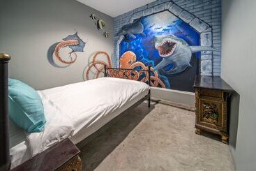 Eclipse Hostel And Bar