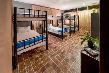 Eclipse Hostel And Bar