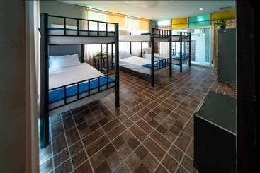 Eclipse Hostel And Bar