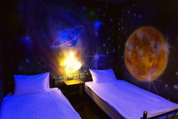 Eclipse Hostel And Bar