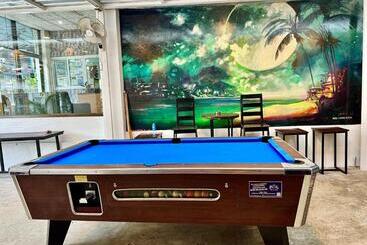Eclipse Hostel And Bar