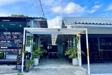 Eclipse Hostel And Bar