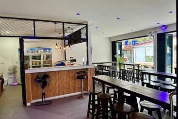 Eclipse Hostel And Bar