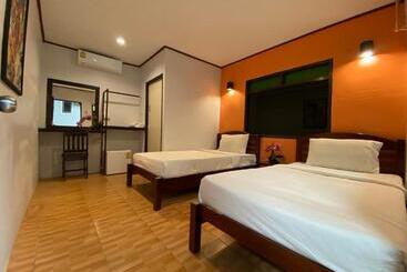 Eclipse Hostel And Bar