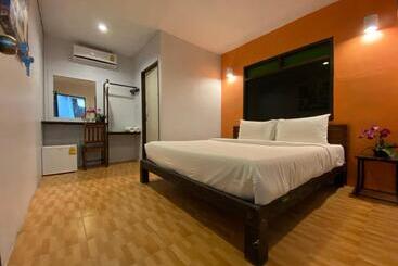 Eclipse Hostel And Bar
