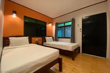 Eclipse Hostel And Bar