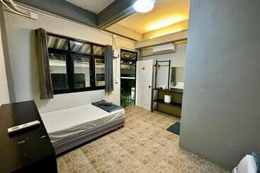 Eclipse Hostel And Bar