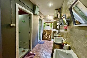 Eclipse Hostel And Bar