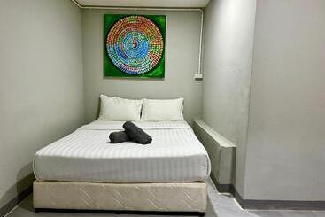 Eclipse Hostel And Bar
