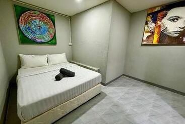 Eclipse Hostel And Bar
