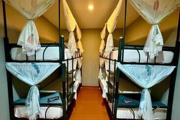 Eclipse Hostel And Bar