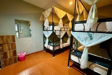 Eclipse Hostel And Bar