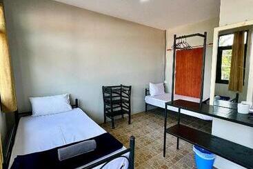 Eclipse Hostel And Bar
