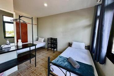 Eclipse Hostel And Bar