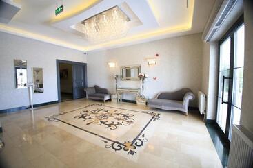 Aymi̇ra Hotel & Spa