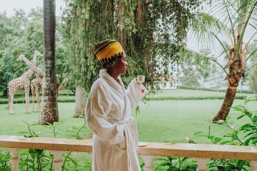 هتل Kilemakyaro Mountain Lodge