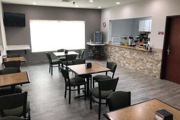 هتل Lea County Inn