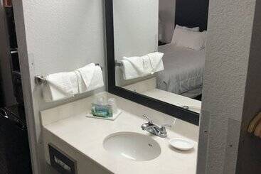 هتل Lea County Inn