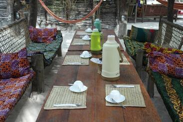 هتل Milele Lodge