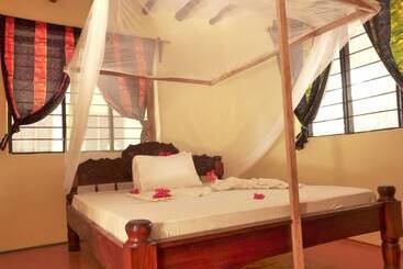هتل Milele Lodge