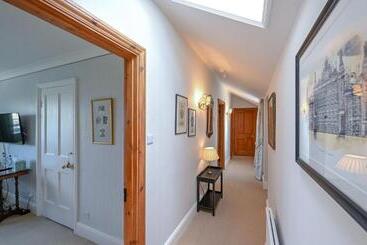 هتل The Jockey Club Rooms