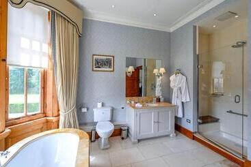 هتل The Jockey Club Rooms