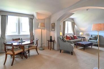 هتل The Jockey Club Rooms
