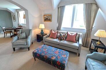 هتل The Jockey Club Rooms