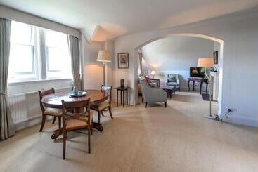 هتل The Jockey Club Rooms