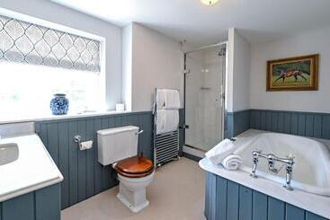 هتل The Jockey Club Rooms