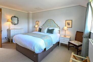 هتل The Jockey Club Rooms