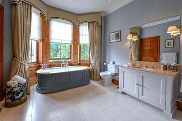 هتل The Jockey Club Rooms