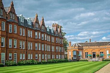 هتل The Jockey Club Rooms