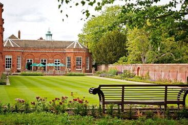 هتل The Jockey Club Rooms