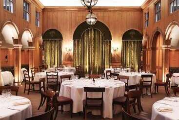 هتل The Jockey Club Rooms