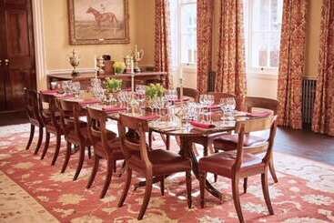 هتل The Jockey Club Rooms