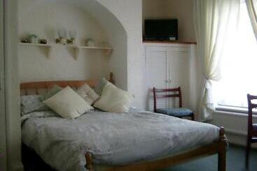 پانسیون St Martins Guest House
