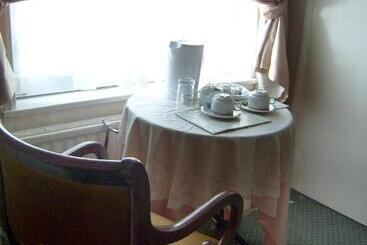 پانسیون St Martins Guest House