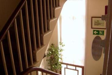 پانسیون St Martins Guest House