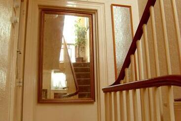 پانسیون St Martins Guest House