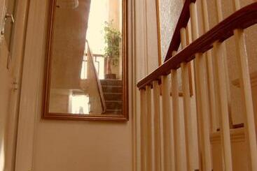 پانسیون St Martins Guest House