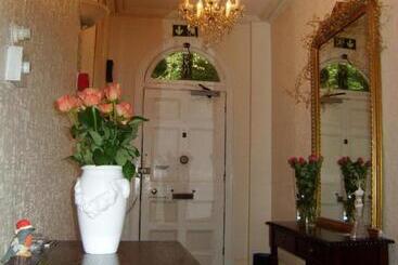 پانسیون St Martins Guest House