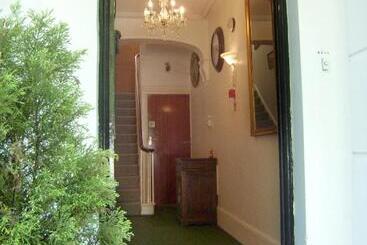 پانسیون St Martins Guest House